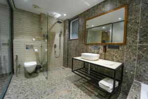 Clay Inn Hotels, Paschim Vihar