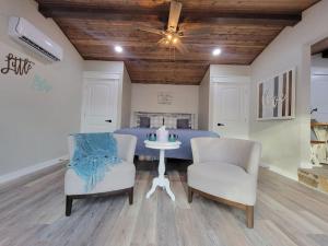 Little Blue Charming Lakefront