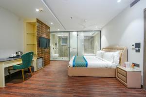 Clay Inn Hotels, Paschim Vihar