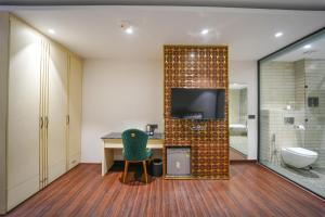 Clay Inn Hotels, Paschim Vihar
