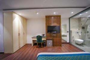 Clay Inn Hotels, Paschim Vihar