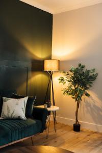 Stunning & Stylish 2 Bed Flat in West London