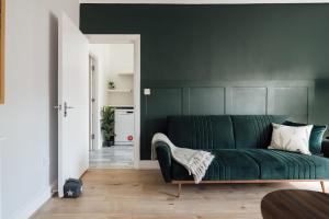 Stunning & Stylish 2 Bed Flat in West London