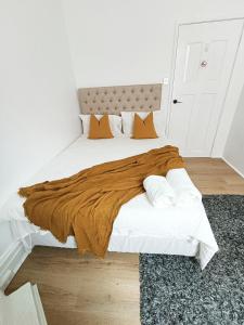 Stunning Queen Room 1Min Walk to Station with 55 Inch TV