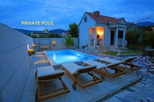 Apartment Ana with private pool 