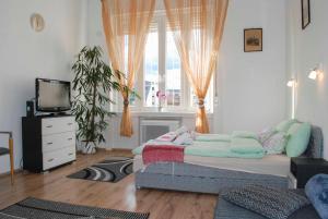 FREE GARAGE!!! Downtown apartment near the NEW YORK coffee house