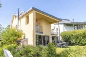 Tawny House CW6 Lakeside Spa Property - Minety