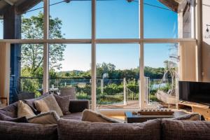 Paddlebrook HM56 Lakeside Spa Property