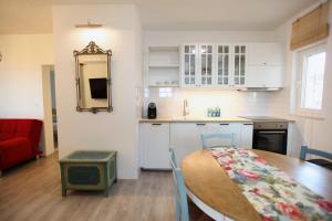 Trogir Čiovo Large seaview apartment near the sea in Okrug