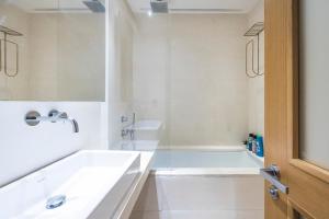 Duplex Flat with Terrace & AC near Oxford Street-GSP