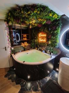 Appartements Le Quai Amienois - Romance Tropicale - SPA Romantique : photos des chambres