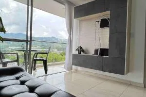 Apartamento nuevo, central, hermosa vista. - La Badea