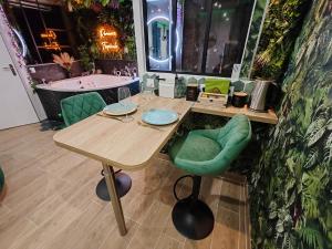 Appartements Le Quai Amienois - Romance Tropicale - SPA Romantique : photos des chambres