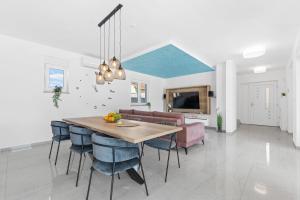 Villa mit Privatpool, Ping-Pong, BBQ