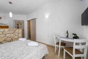 Studio-Apartment mit Pool, Sauna, Whirlpool, BBQ