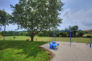 Apartment mit großem Garten, Spielbereich