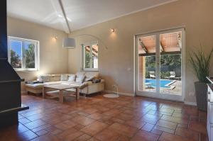 Villa mit beheiztem Privatpool, BBQ, Darts