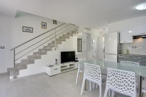 500 Meter zum Strand mit Privatpool, Meerblick, Klima, WLAN