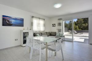 500 Meter zum Strand mit Privatpool, Meerblick, Klima, WLAN