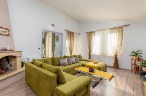 Villa mit Salzwasserpool, Billard, Tischtennis und in Strandnähe