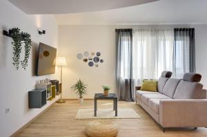 Moderne Ferienwohnung mit Balkon, BBQ, WLAN, Klima 