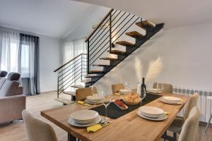 Moderne Ferienwohnung mit Balkon, BBQ, WLAN, Klima