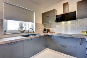 Moderne Ferienwohnung mit Balkon, BBQ, WLAN, Klima