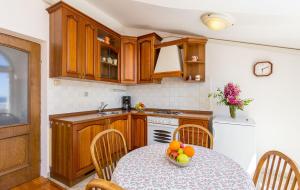 50 Meter bis zum Strand mit Meerblick, Küche, WLAN, Klima