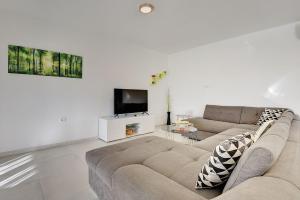 Villa mit privatem Pool, Spielplatz, WLAN, Klima, BBQ