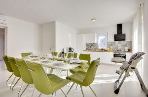 Villa mit privatem Pool, Spielplatz, WLAN, Klima, BBQ