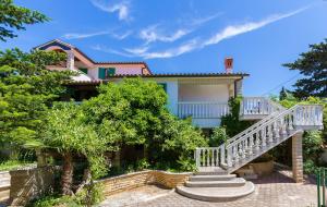 Ferienwohnung mit Pool, Klima, Grillplatz, Balkon