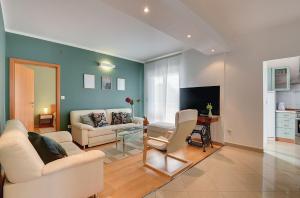 Attraktive Ferienwohnung mit großem Pool, Klimaanlage, WLAN, BBQ und nur 700 Meter bis zum Sandstrand