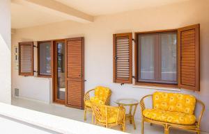 Ferienwohnung nur 500 Meter bis zum Kieselstrand mit Küche, Klima, WLAN, Haustiere erlaubt