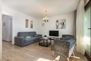 Neu renovierte Ferienwohnung mit Klima, WLAN, Terrasse und Grill