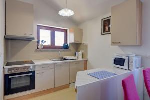 Charmantes Ferienhaus in Medulin mit Waschmaschine, Klima, WLAN, Terrasse und Grillplatz