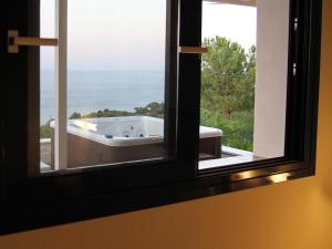 Deluxe Apartments with Sea view & Private Outdoor Hot Tub