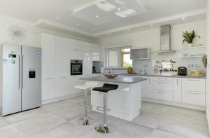 Traumhafte Villa mit privatem Pool, Sauna, Meerblick 