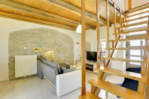 Rustikale und moderne Steinfinca mit zwei Parkplätzen