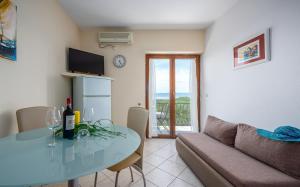 Appartement mit Meerblick, Sauna, Whirlpool, Pool, WLAN, Klima und BBQ-Bereich