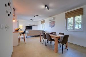 Ferienhaus mit Jacuzzi und Taverne mit Billard