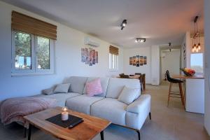 Ferienhaus mit Jacuzzi und Taverne mit Billard