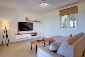 Ferienhaus mit Jacuzzi und Taverne mit Billard