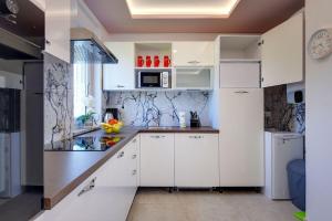 Große Dachterrasse mit Meerblick