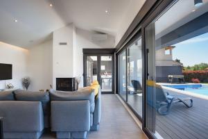 Traumhafte Villa in Valbandon mit Außenpool, Klima, Tischfußball