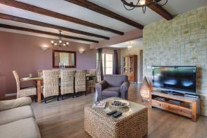 Herrliche Villa mit Pool, Whirlpool, Sauna, Fitnessraum,WiFi und nur 2 km vom Strand entfernt