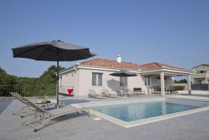Neue Villa bei Rovinj mit privatem Pool, WLAN, Klima 