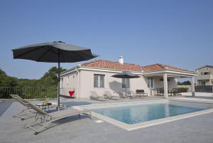 Neue Villa bei Rovinj mit privatem Pool, WLAN, Klima