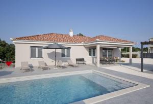Neue Villa bei Rovinj mit privatem Pool, WLAN, Klima