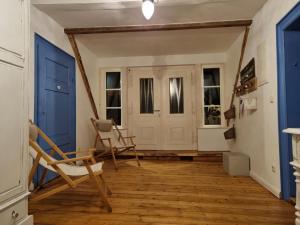 NEU! Alte Schule Jarnsen Oberstübchen mit Balkon