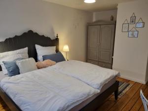 NEU! Alte Schule Jarnsen Oberstübchen mit Balkon